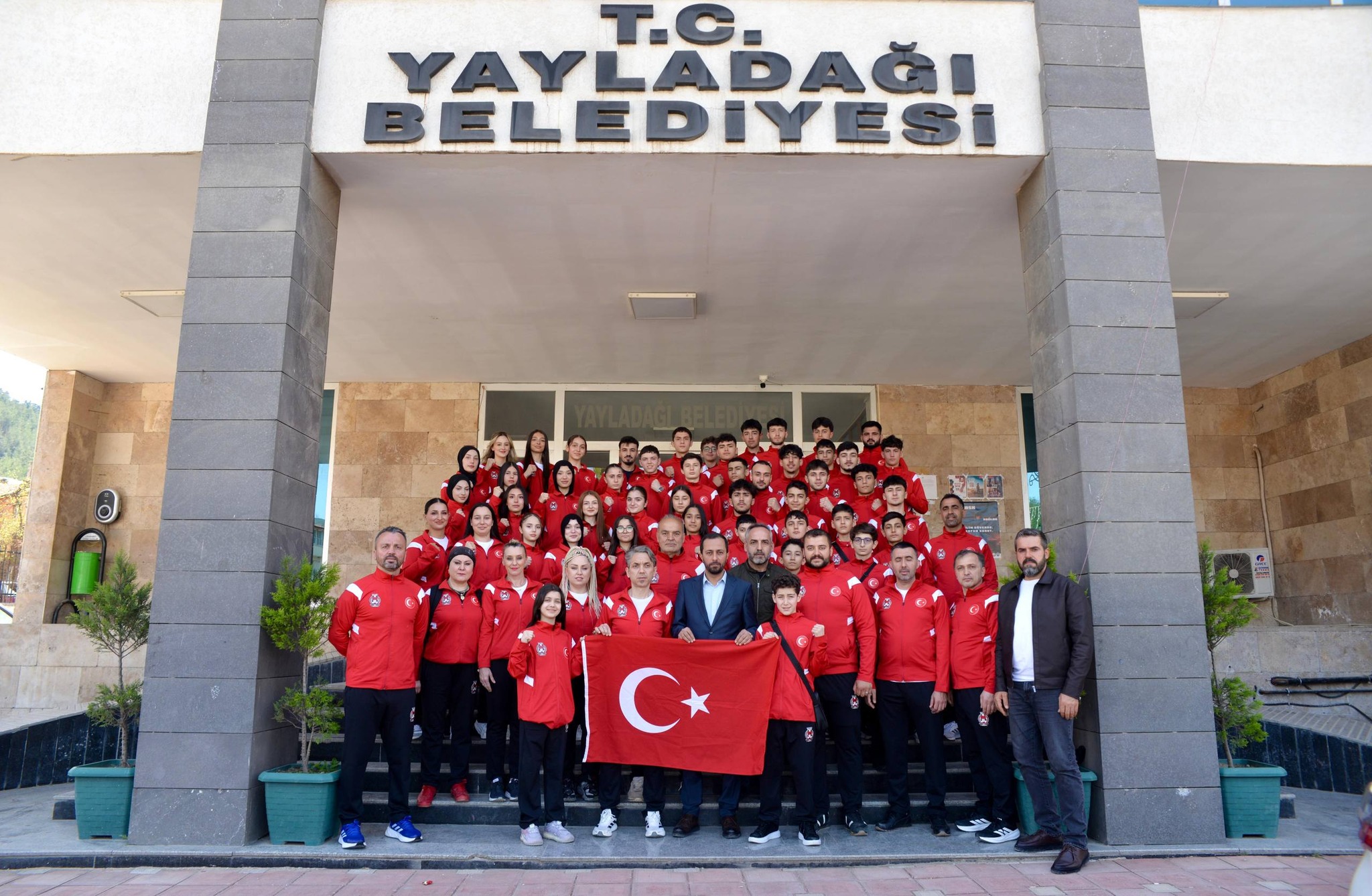 Şampiyonlardan Başkan Yalçın’a Makam Ziyareti: "Polonya’da Hedef Altın Madalya!